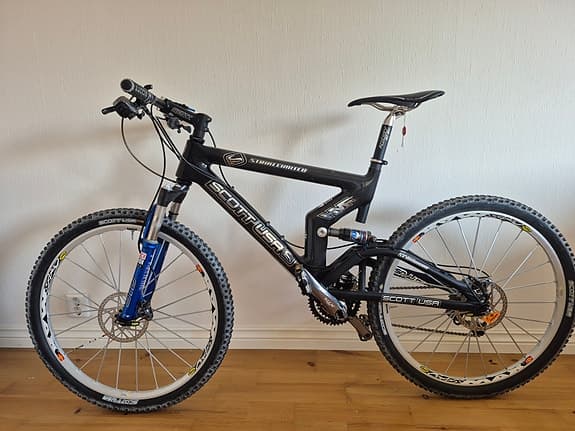 Scott Strike Limited Ny.  Kolfiber Samlarobjekt.