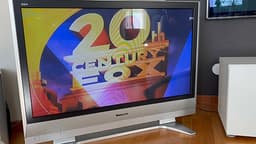 Panasonic plasma-tv 42 tum silver med stativ - perfekt för film och retro gaming