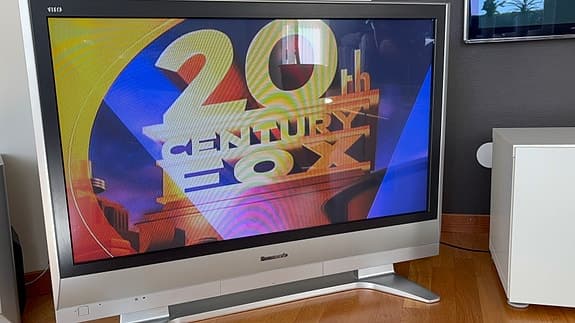 Panasonic plasma-tv 42 tum silver med stativ - perfekt för film och retro gaming