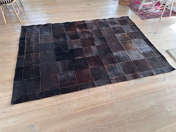 Äkta matta, svart koskinn ca 180x260