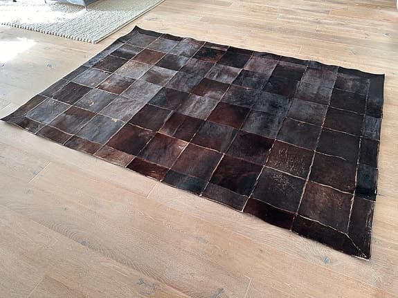 Äkta matta, svart koskinn ca 180x260