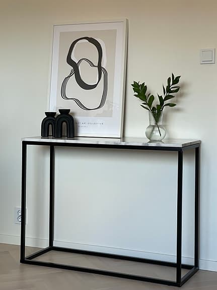 Avlastningsbord / Konsolbord i marmor & svart metall