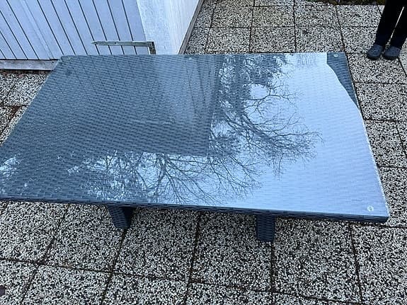 Utemöbler Rottingbord i grått med härdad glasskiva 160x90