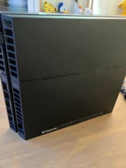 PlayStation 4 – 500GB | 2 handkontroller + spel | Fungerar perfekt