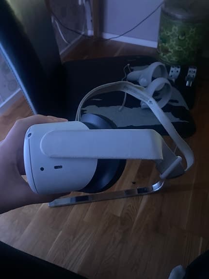 Meta Quest 2 VR‑headset med handkontroller vit