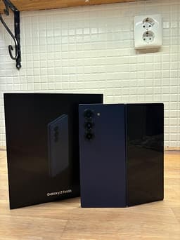 Samsung Galaxy Z Fold 6 smartphone blå