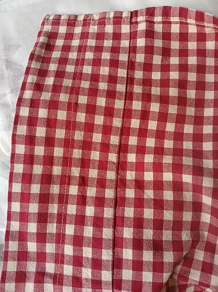 Hemtex gardinkappa i rödvit rutigt mönster