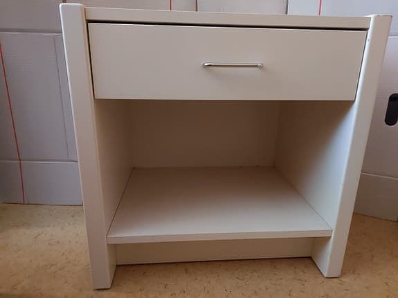 Rejält mindre bord med låda (vitt)
