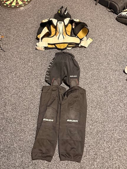 Hockeyutrustning barn/ungdom – axelskydd & damasker