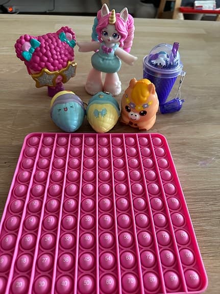 Squishy, docka, lOL hårborste och bubbleboard