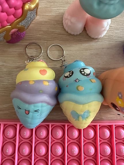 Squishy, docka, lOL hårborste och bubbleboard