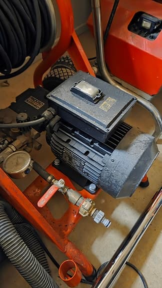 Högtryckstvätt på vagn med elmotor