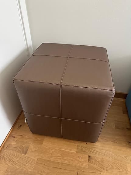 Pall kubform brun konstläder