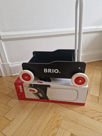 BRIO gåvagn svart