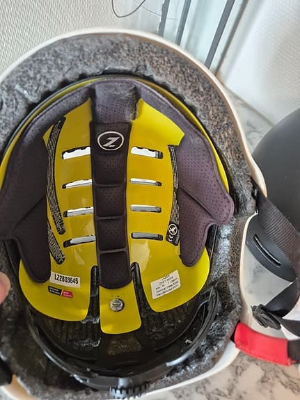 Cykelhjälm med Mips, vit, storlek 55-59 cm.