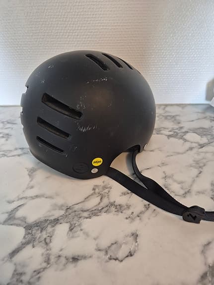 Cykelhjälm Lazer svart, storlek 52-56 cm.