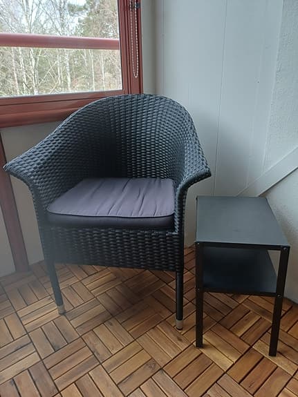 Konstrottingstolar 280kr st &  sidebord.