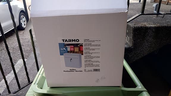 Tarmo vit brevlåda med nyckel
