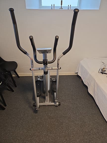 Frontier CTX700 crosstrainer med träningsdator