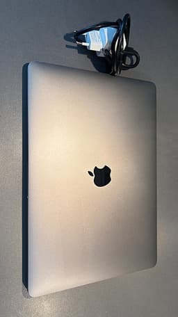 Apple MacBook Pro 13 tum Apple M1 8 GB RAM 256 GB SSD