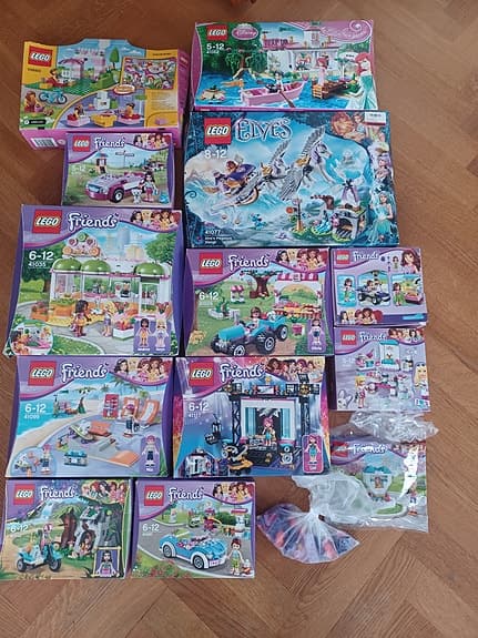 13 olika Legofriends byggsatser