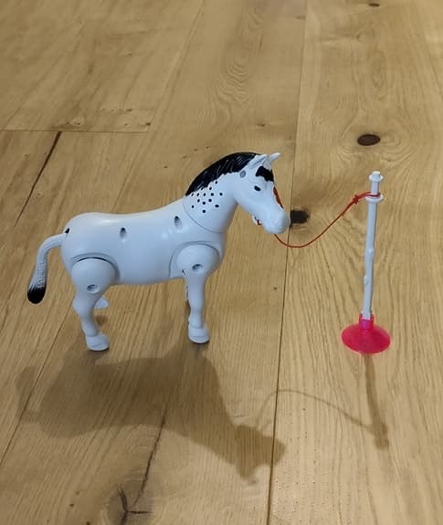 Häst som går runt pinne