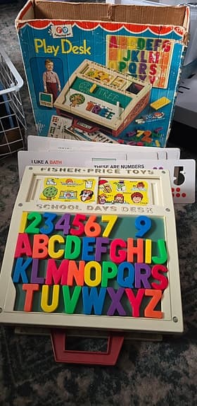 Klassisk Fisher-Price School Days Desk från 1970-talet.