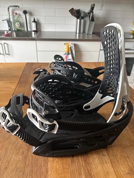 Burton Genesis EST snowboardbindningar storlek M/L svart/vit herr