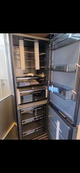 Helt ny EPoq kyl o frys svart 186 cm hög