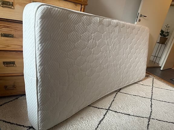 Skummadrass 90x200 cm FALNINGA Fast