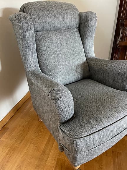 Fåtölj grå tyg