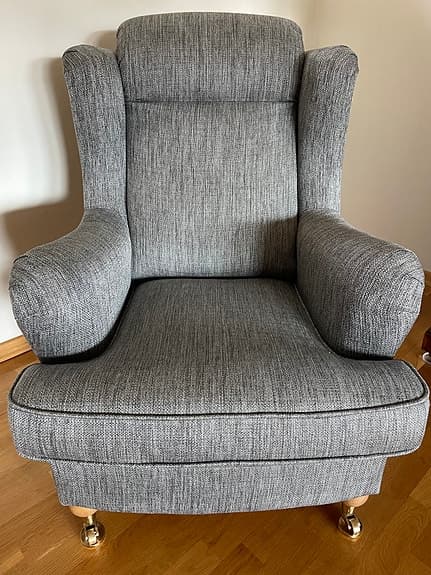 Fåtölj grå tyg
