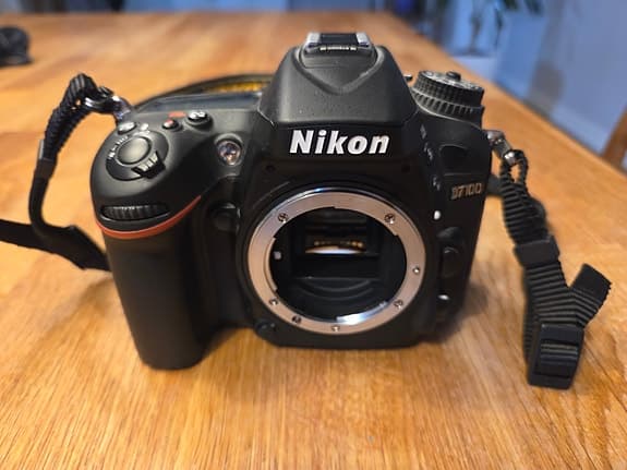 Nikon D7100 med 18–105mm f/3.5–5.6G objektiv