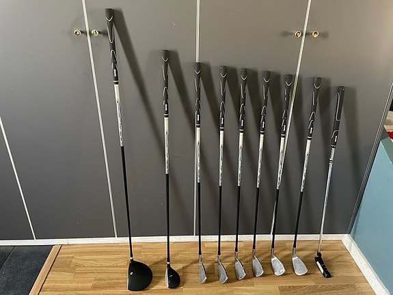 Golfset med klubbor och bag svart