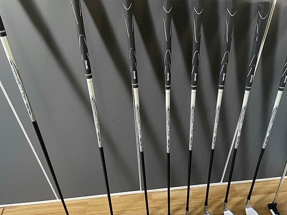 Golfset med klubbor och bag svart