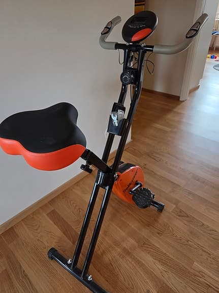 Hopfällbar motionscykel svart/orange
