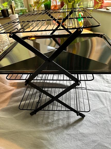 Ställ för tre plåtar svart metall