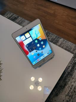 Säljer min iPad mini 4, 32GB lagringsutrymme.