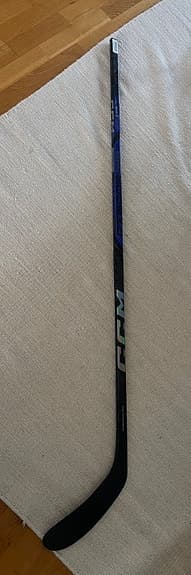 CCM Ribcor Trigger 9K ishockeyklubba P28 75 flex