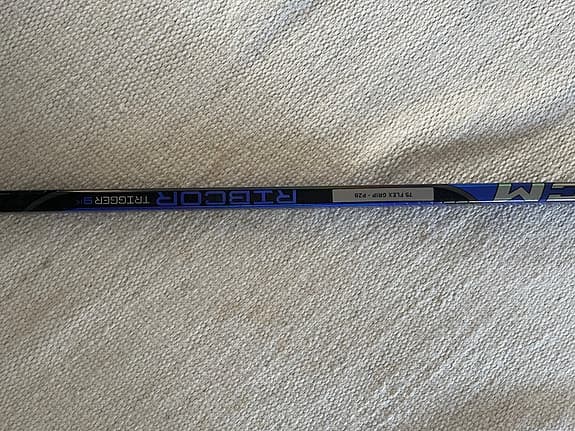 CCM Ribcor Trigger 9K ishockeyklubba P28 75 flex