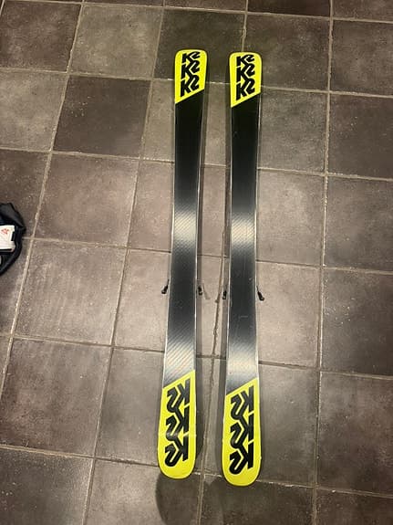 Slalomskidor junior (140 cm) K2 Poacher