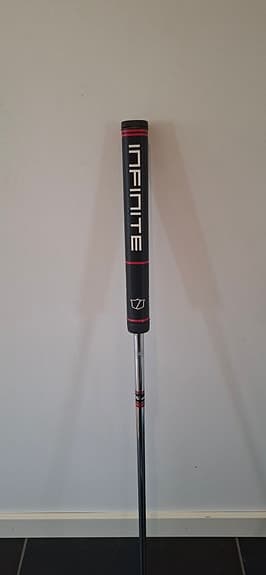 Wilson Infinite West Loop putter