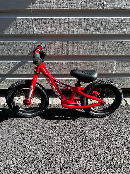 Specialized - Hotwalk springcykel röd, 12"