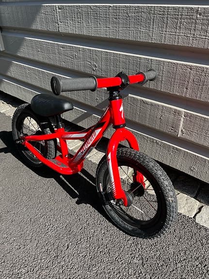 Specialized - Hotwalk springcykel röd, 12"