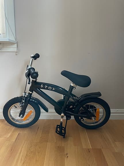 Stoy Cruiser barncykel 12" svart (Ny)