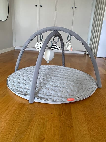 Done by Deer babygym aktivitetsmatta grå