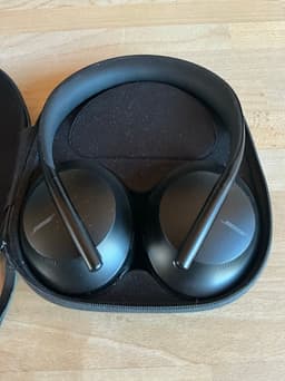 Bose 700 Noise Cancelling Headphones – over-ear svart med fodral