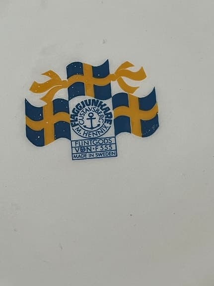 Rörstrand potta porslin vit med svensk flagga-motiv