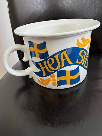 Rörstrand potta porslin vit med svensk flagga-motiv
