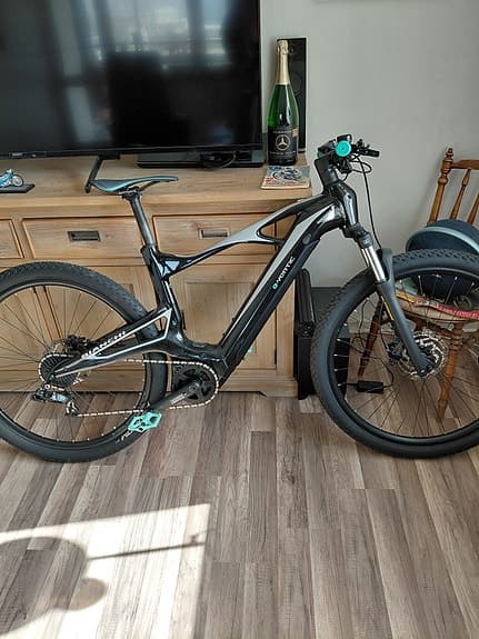 Nyskick elcykel Bianchi